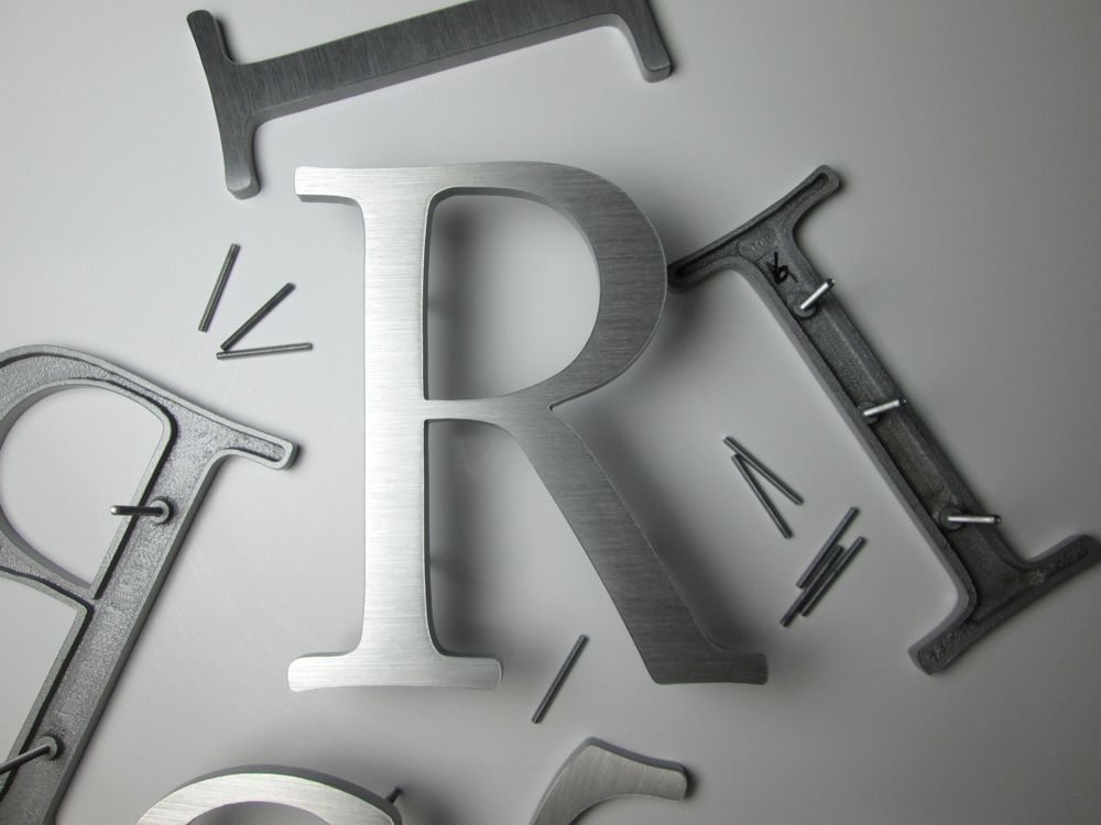 aluminium-letters-brushed-garamond-cast